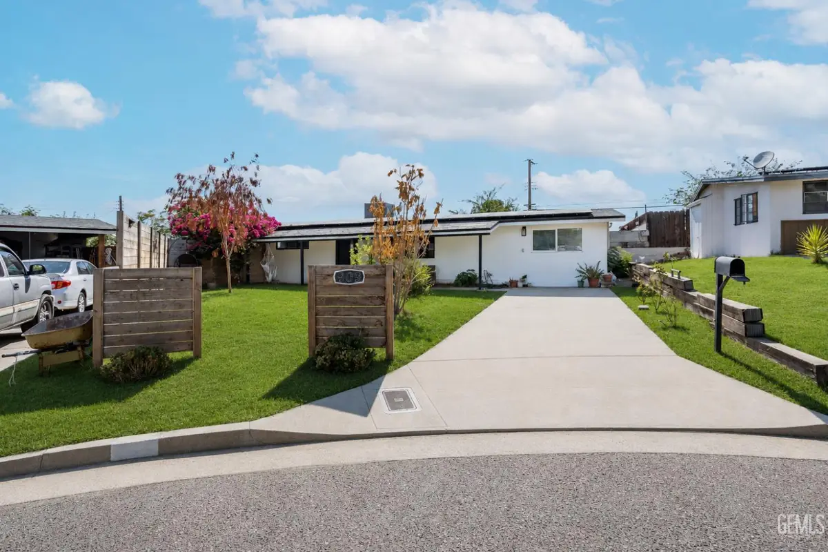 909 OBERLIN COURT, Bakersfield, CA 93305 - #1