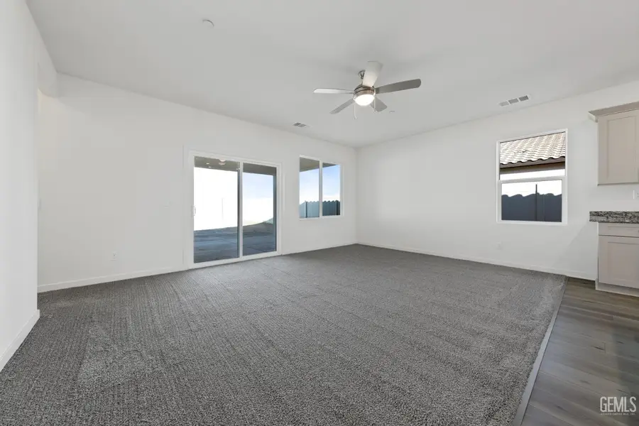 7901 BLUEBERRY AVENUE, Bakersfield, CA 93313 - #2