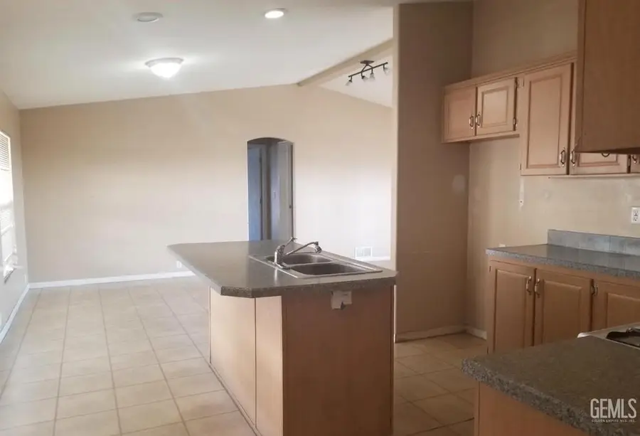 6601 EUCALYPTUS DRIVE #105, Bakersfield, CA 93306 - #2