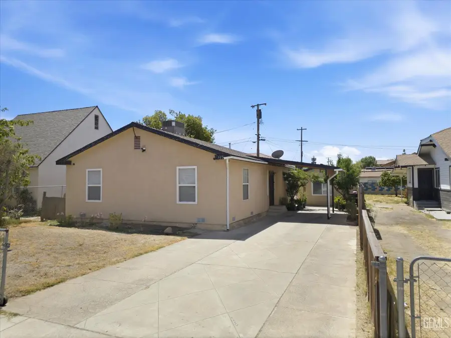 213 8TH STREET, Bakersfield, CA 93304 - #2