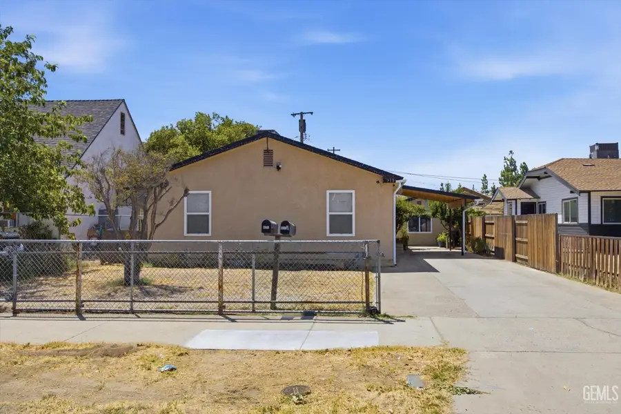213 8TH STREET, Bakersfield, CA 93304 - #3