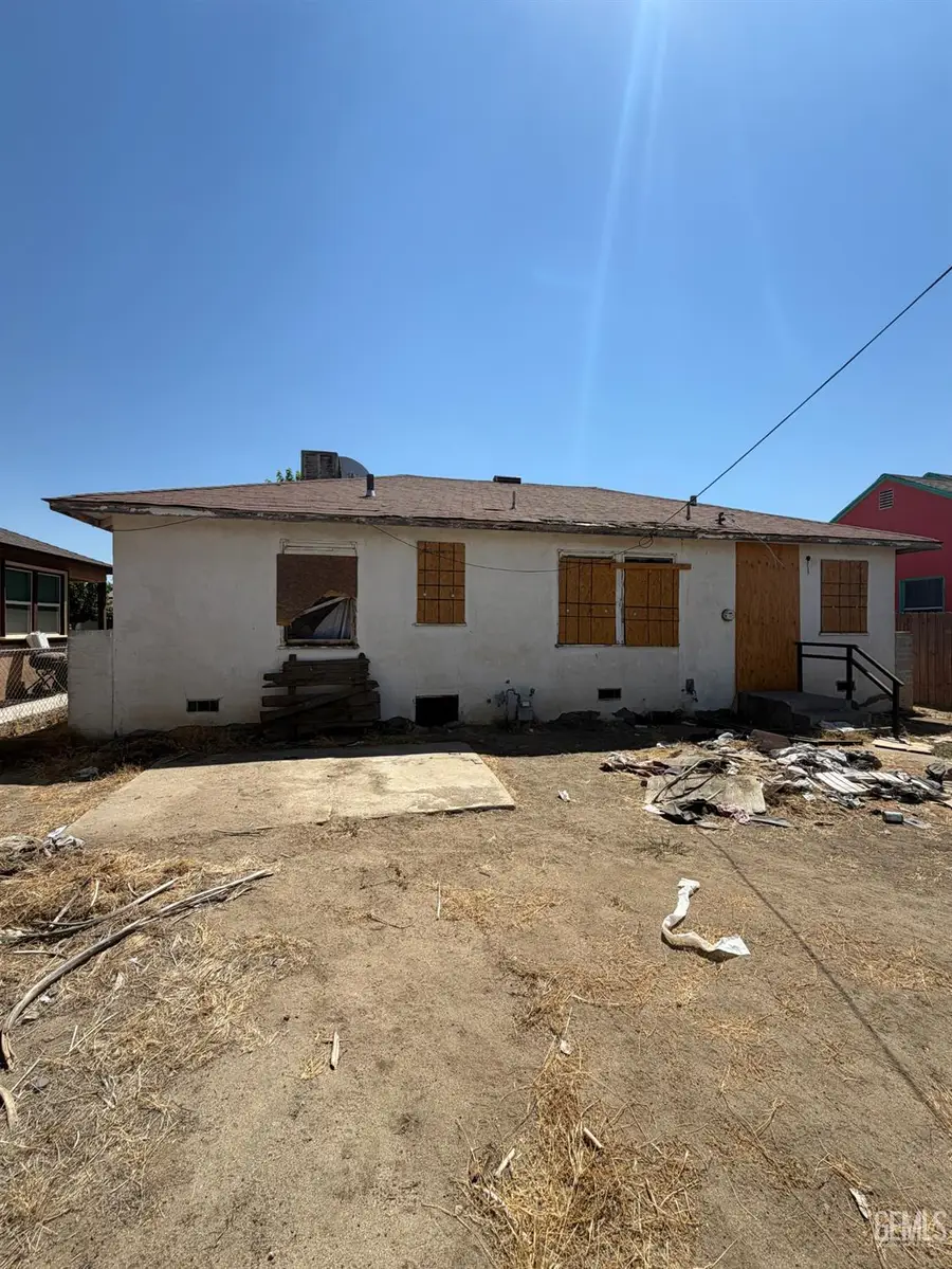 129 T STREET, Bakersfield, CA 93304 - #2