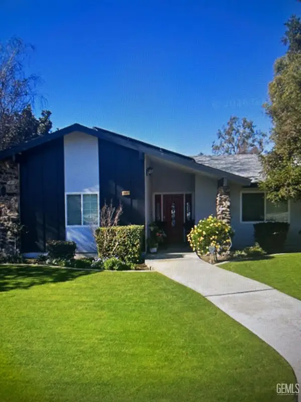 1901 GLENMONT DRIVE, Bakersfield, CA 93309