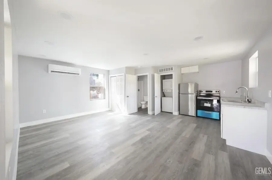 924 KNOTTS STREET, Bakersfield, CA 93305 - #3