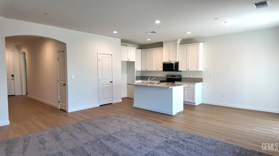 6114 BANNER COURT, Bakersfield, CA 93307 - #2