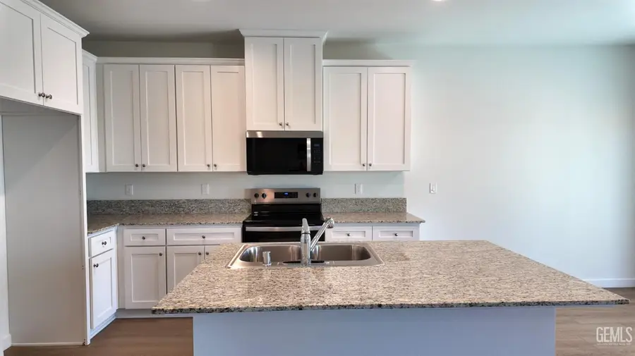 6114 BANNER COURT, Bakersfield, CA 93307 - #3