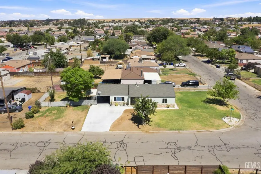 8416 LEXINGTON AVENUE, Bakersfield, CA 93306 - #2