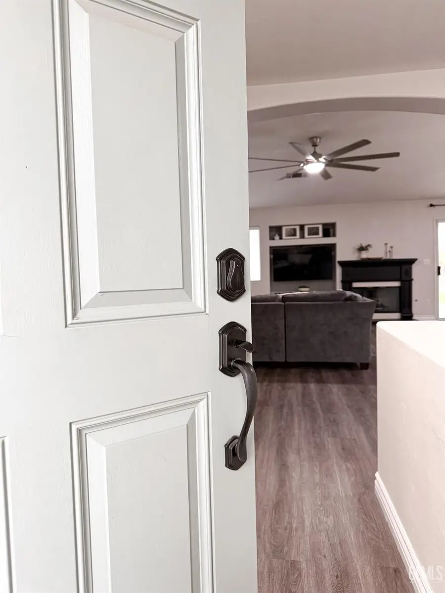 10710 FALLING SPRINGS AVENUE, Bakersfield, CA 93312 - #2