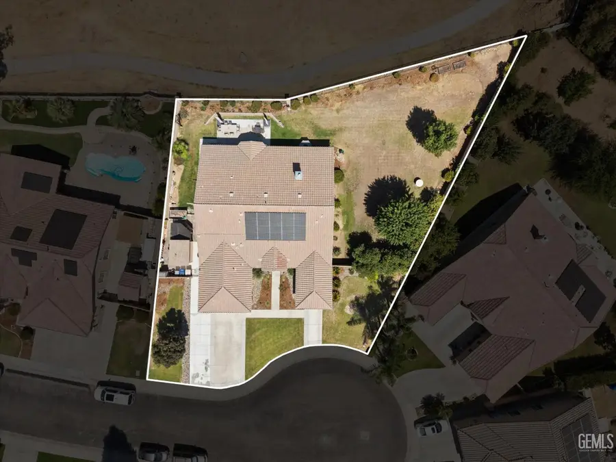 4911 HARTNETT COURT, Bakersfield, CA 93306 - #3