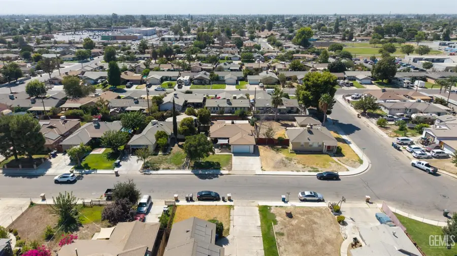 1921 DOOLITTLE AVENUE, Bakersfield, CA 93304 - #2