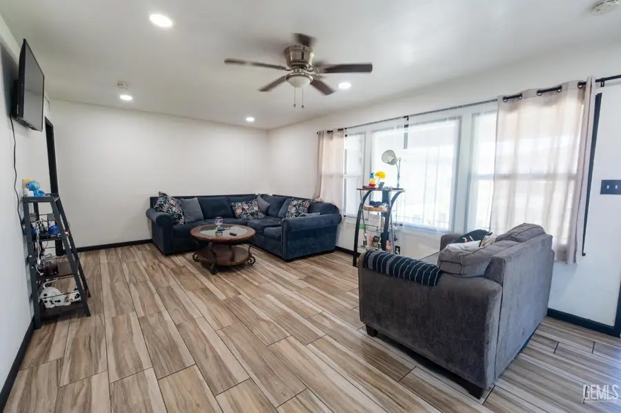 1921 DOOLITTLE AVENUE, Bakersfield, CA 93304 - #3