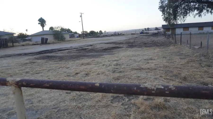 27562 TAFT HIGHWAY, Taft, CA 93268 - #2