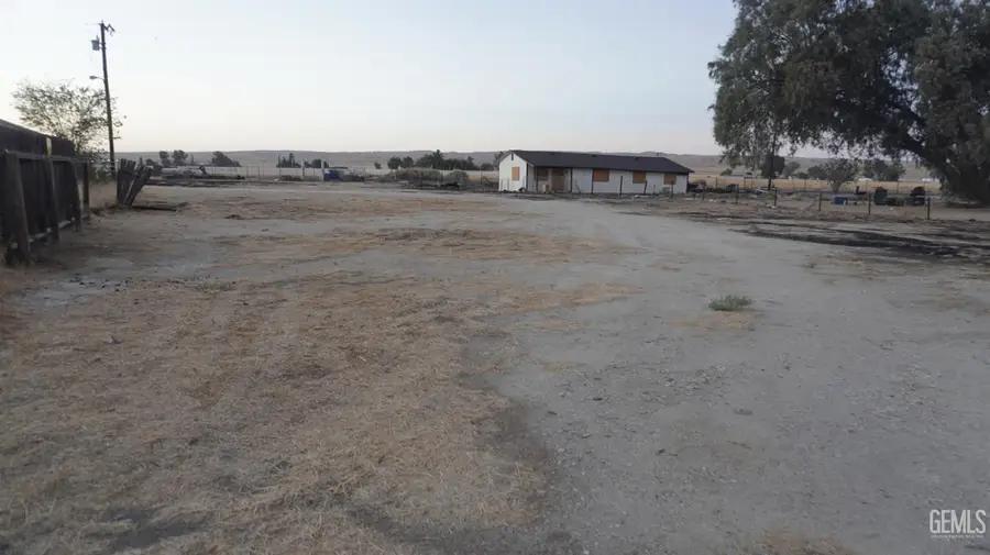 27562 TAFT HIGHWAY, Taft, CA 93268 - #3