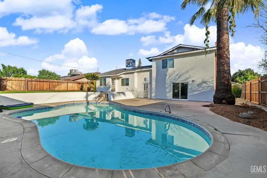 3044 JACARANDA DRIVE, Bakersfield, CA 93301 - #2