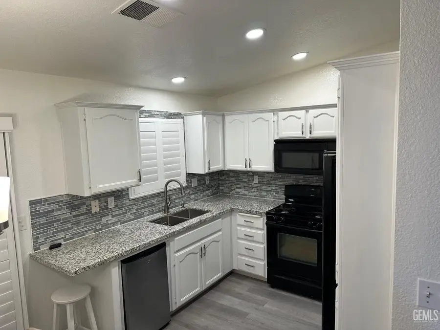 7008 KINGS FOREST COURT, Bakersfield, CA 93313 - #3
