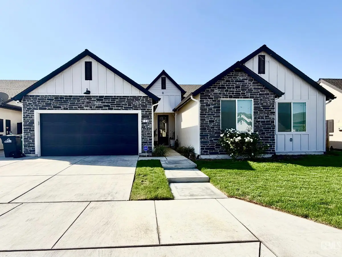 124 SWAN, Delano, CA 93215 - #1