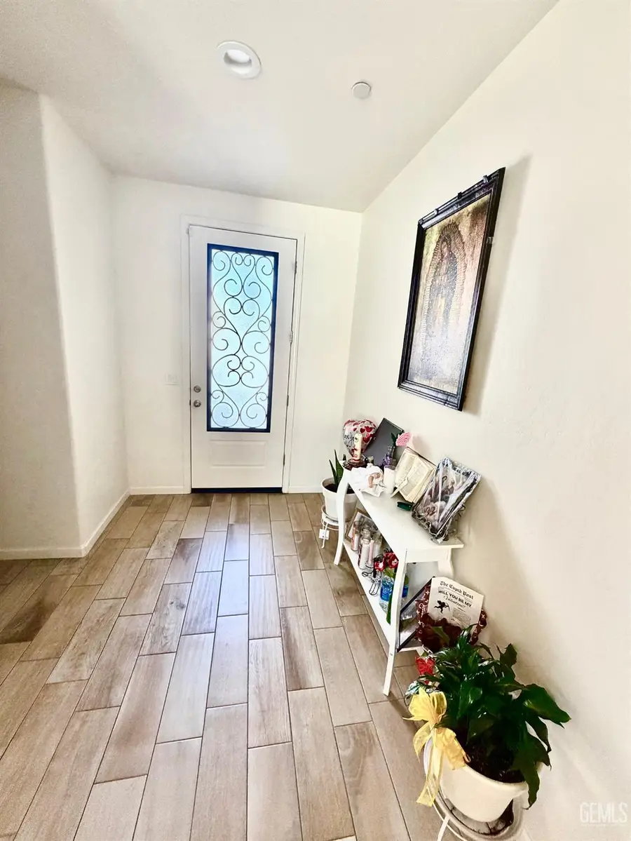 124 SWAN, Delano, CA 93215 - #3