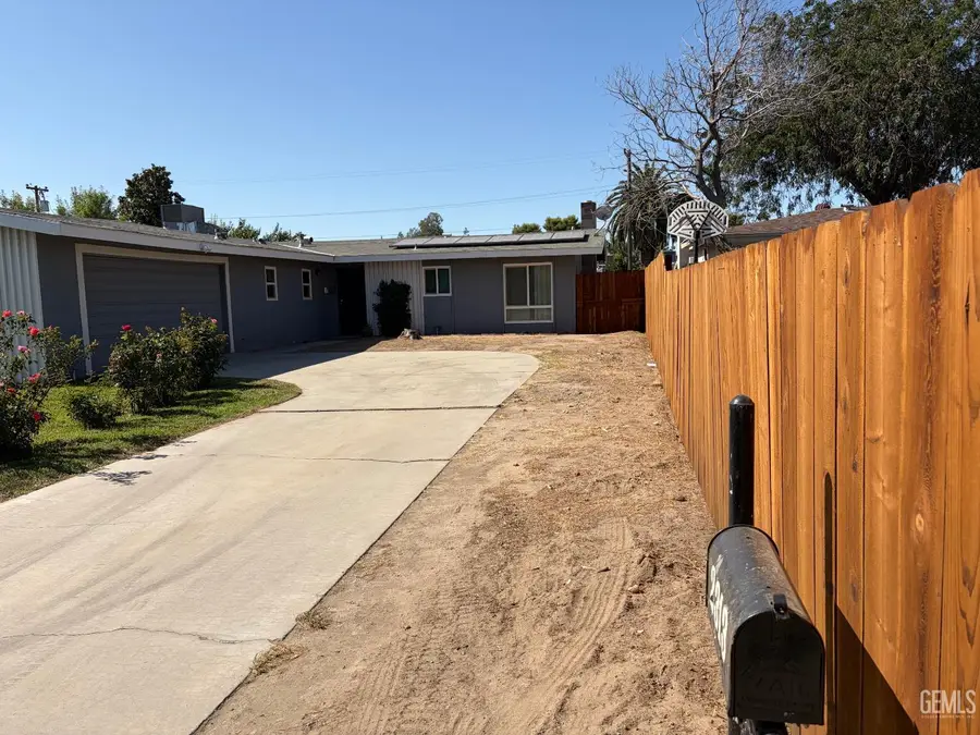 2313 SAN LORENZO AVENUE, Bakersfield, CA 93304 - #2