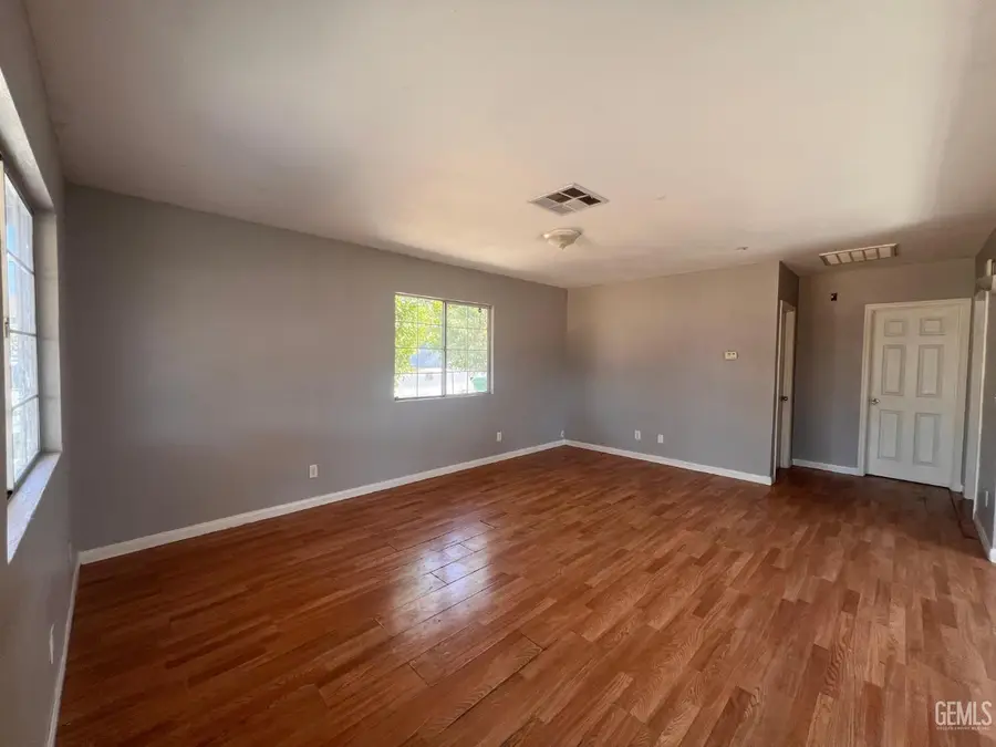 931 KNOTTS STREET, Bakersfield, CA 93305 - #3