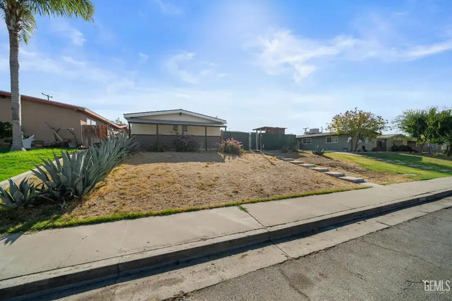 2713 SAINT MARYS STREET, Bakersfield, CA 93305 - #2