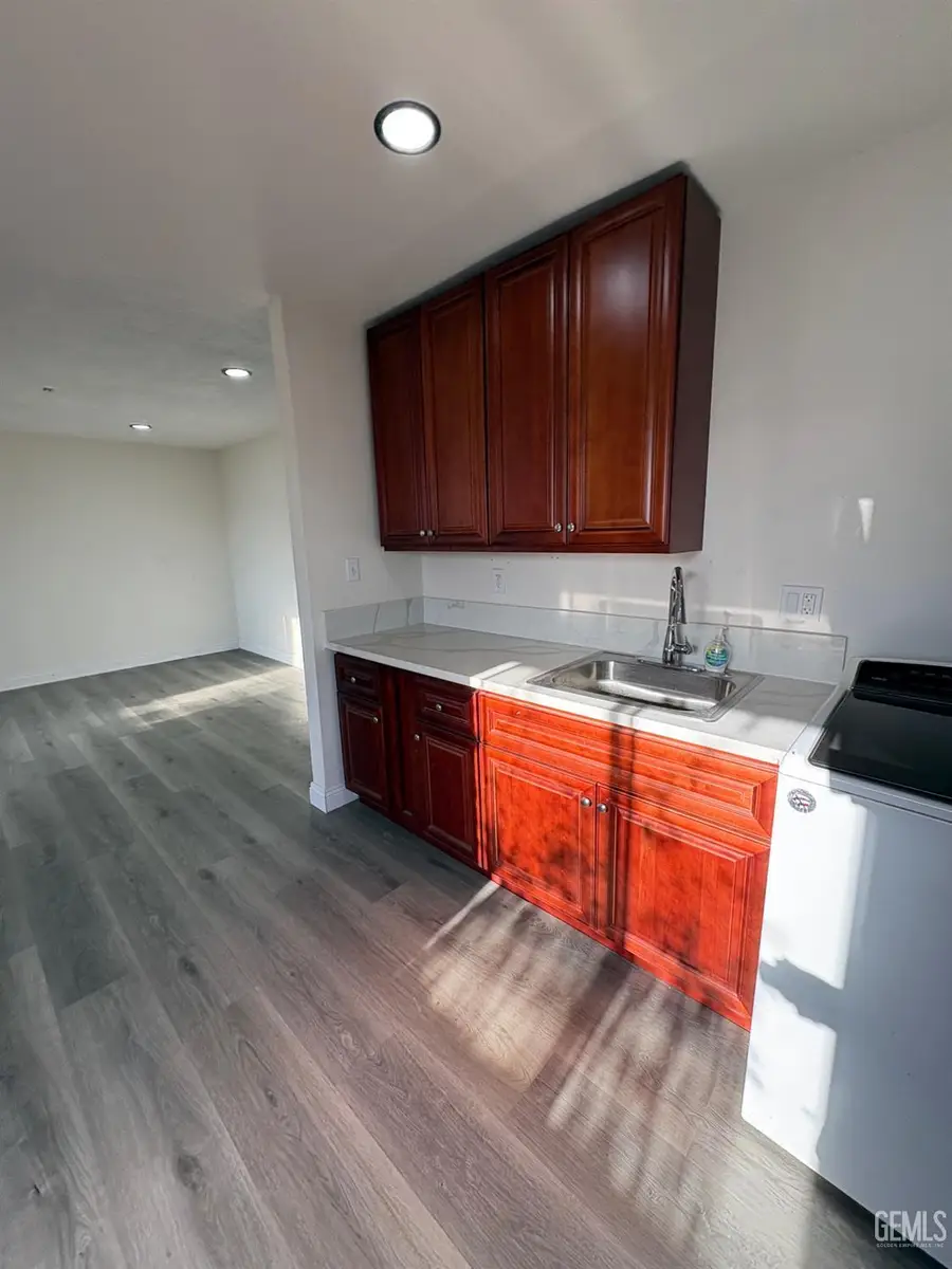 913 JEFFREY STREET, Bakersfield, CA 93305 - #3