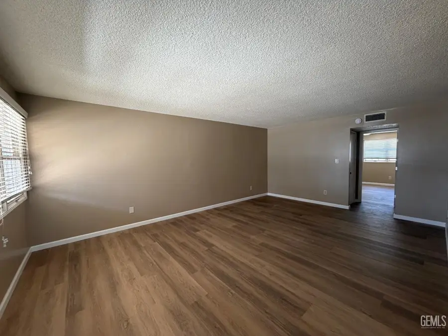 210 DOUGLAS STREET, Bakersfield, CA 93308 - #3
