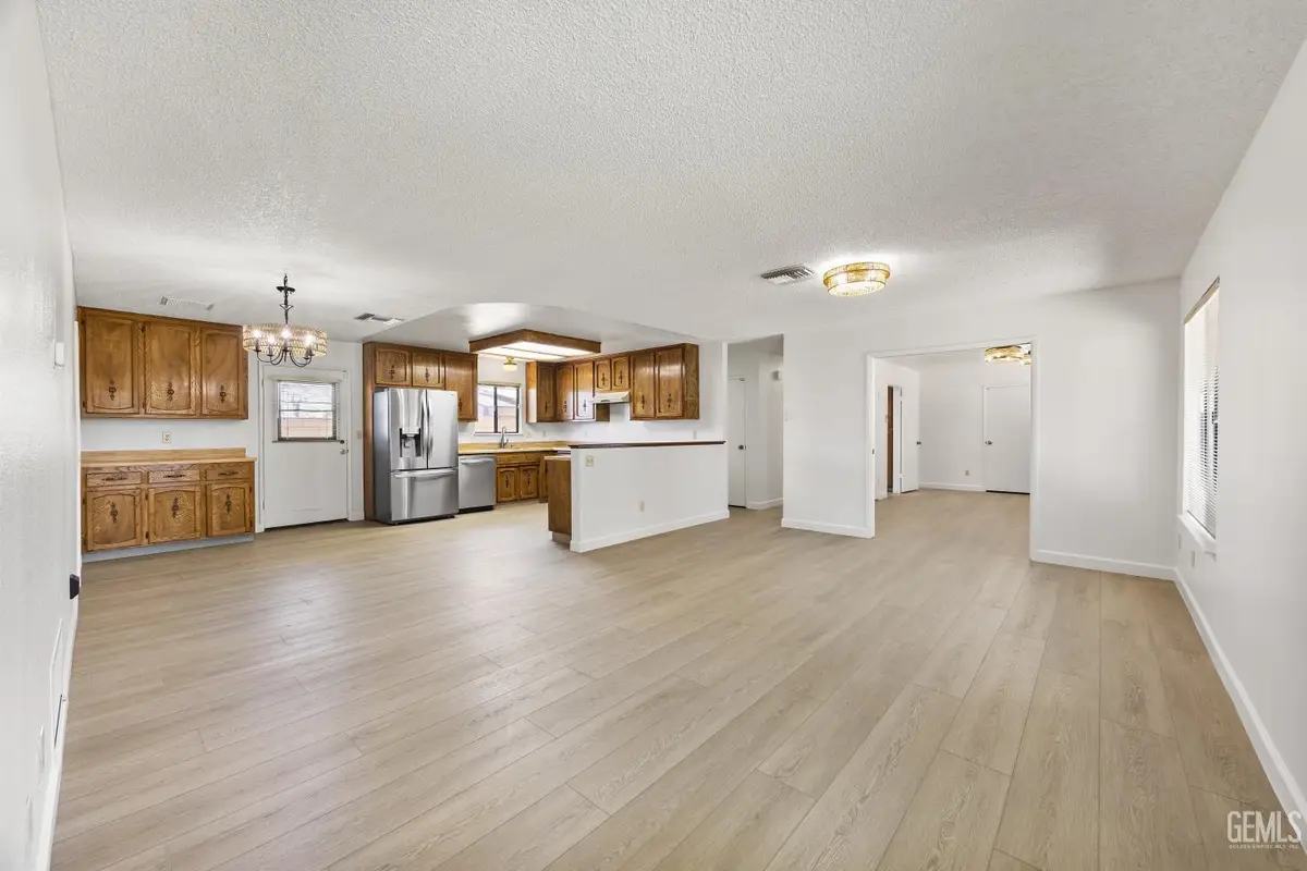 219 W CHURCH AVENUE, Ridgecrest, CA 93555 - #1