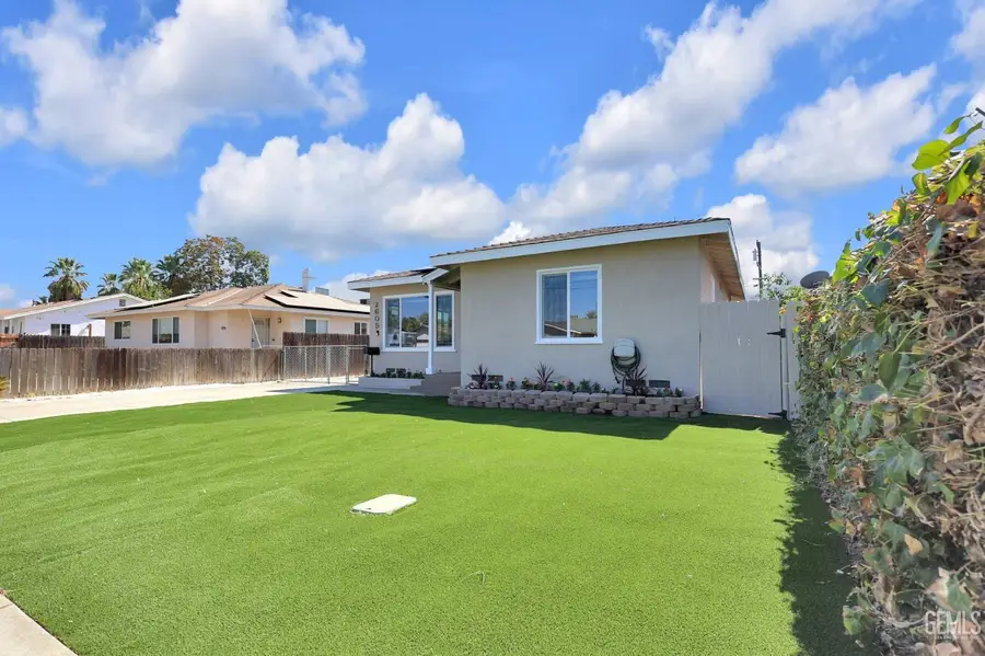 2605 CLEVELAND WAY, Bakersfield, CA 93304 - #2