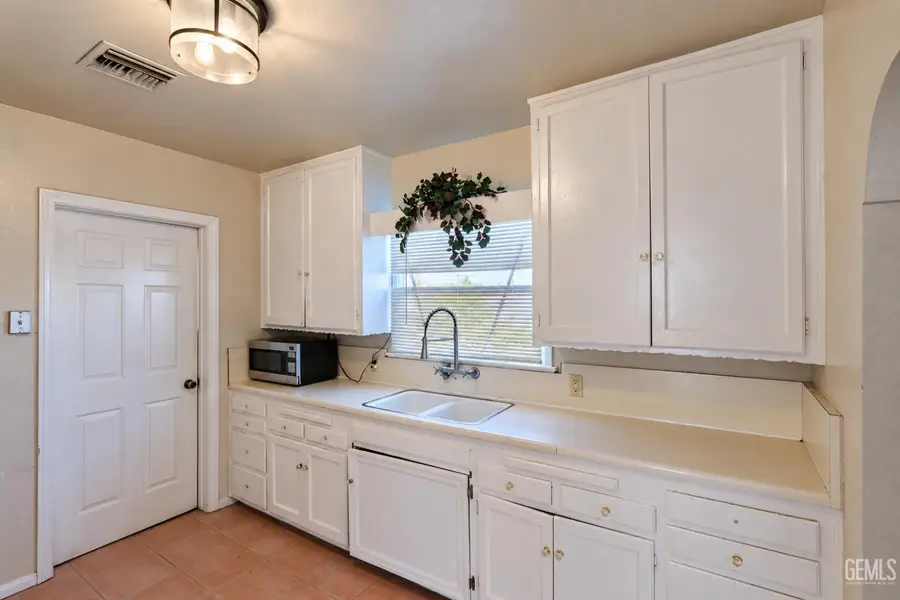213 EL TEJON AVENUE, Bakersfield, CA 93308 - #3