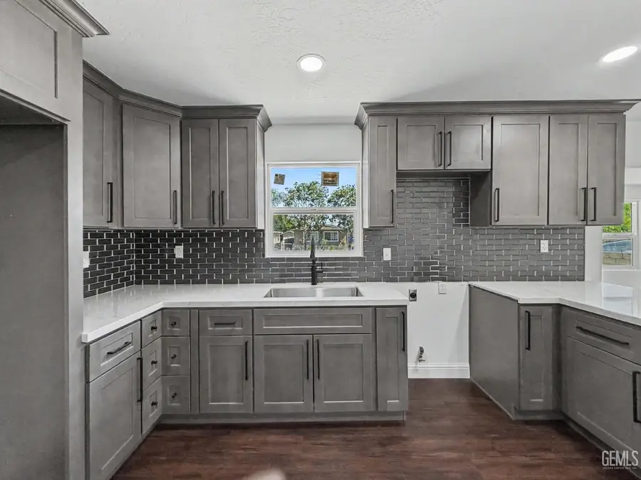 6705 BETTY STREET, Bakersfield, CA 93307 - #3