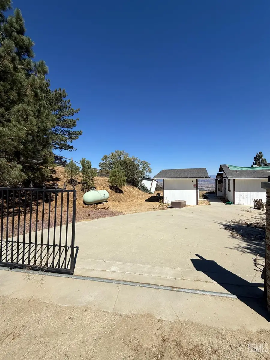 17050 MATTERHORN DRIVE, Tehachapi, CA 93561 - #2