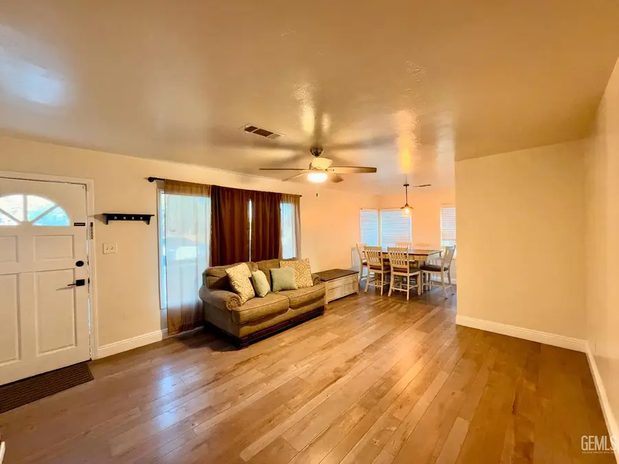 129 BEECH STREET, Bakersfield, CA 93304 - #3