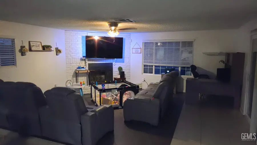 2713 BLADEN STREET, Bakersfield, CA 93309 - #2