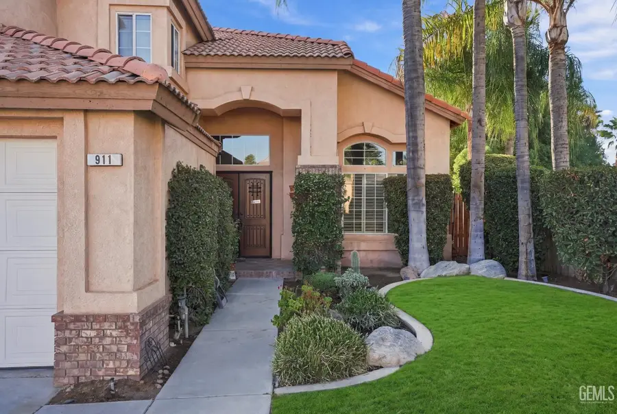 911 CROWN POINTE DRIVE, Bakersfield, CA 93312 - #2