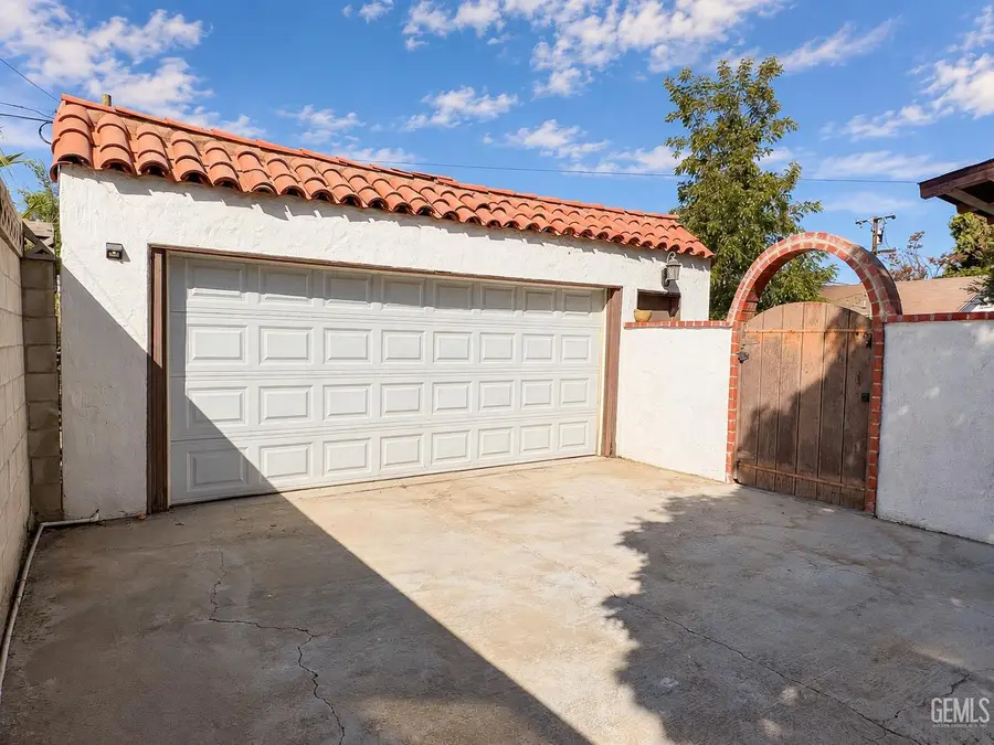159 A STREET, Bakersfield, CA 93304 - #2