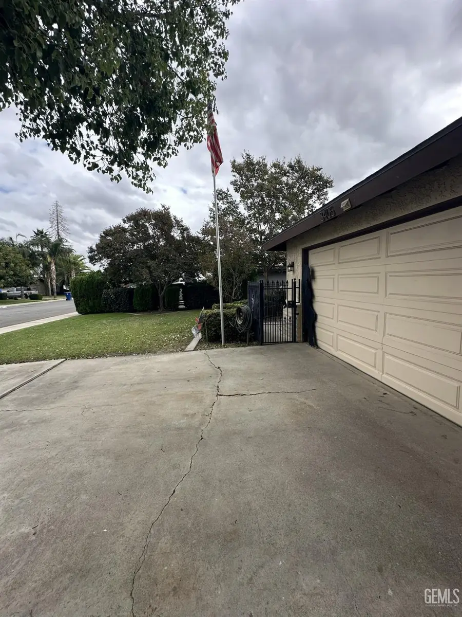 3405 EISENHOWER AVENUE, Bakersfield, CA 93309 - #2