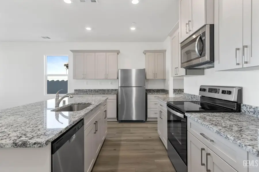7931 BLUEBERRY AVENUE, Bakersfield, CA 93313 - #3