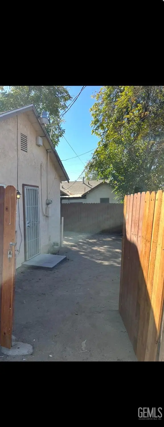 126 DECATUR, Bakersfield, CA 93308 - #2