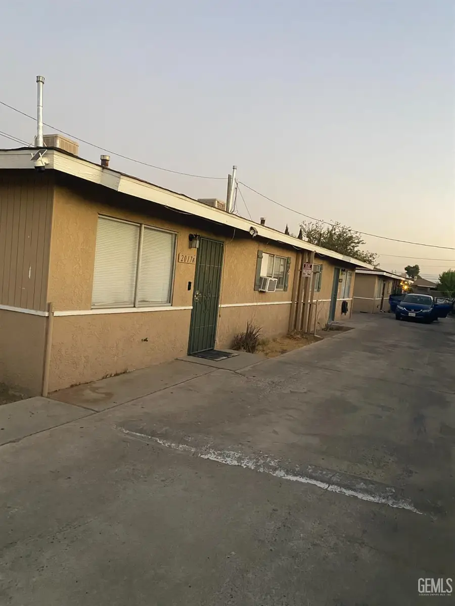 2017 PLANZ ROAD, Bakersfield, CA 93304 - #2