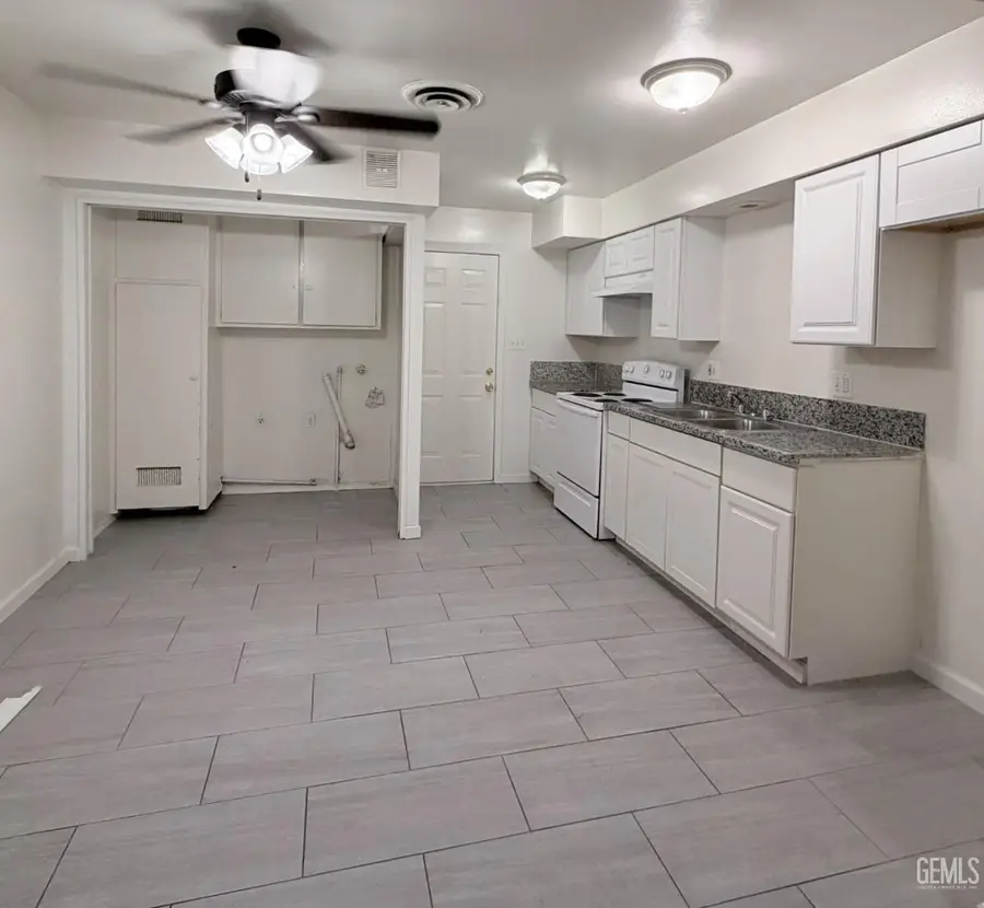 313 F STREET, Bakersfield, CA 93304 - #3