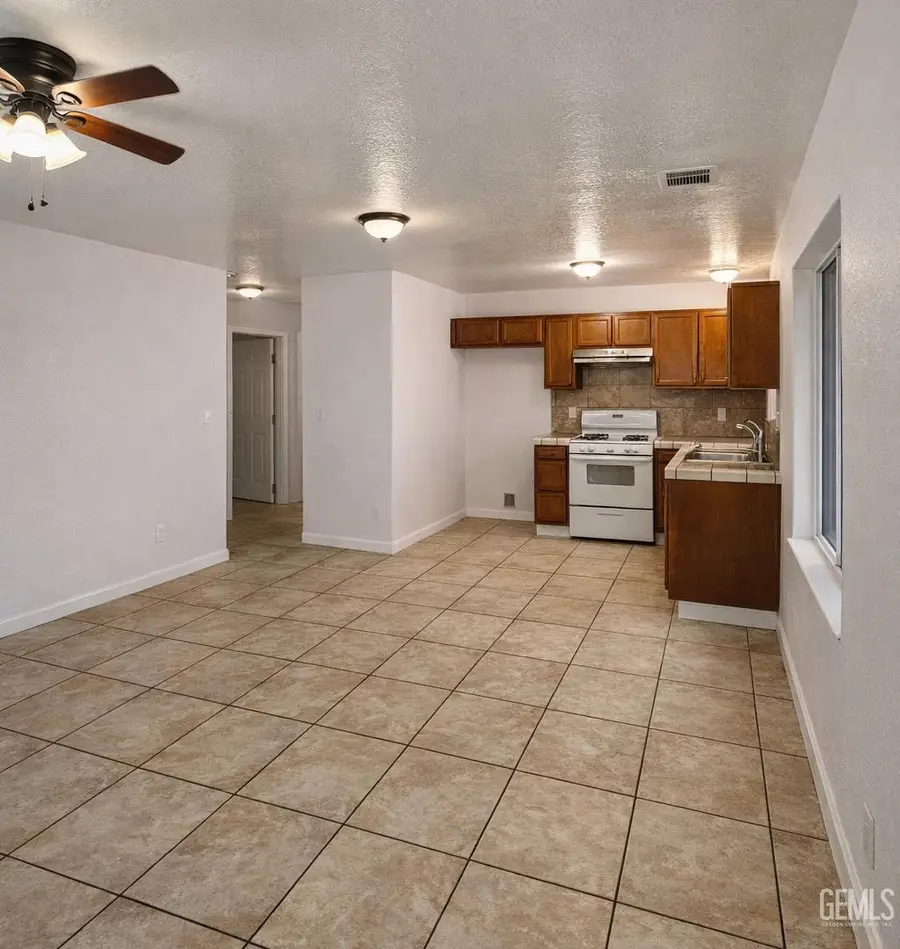 1819 PACIFIC STREET, Bakersfield, CA 93305 - #2