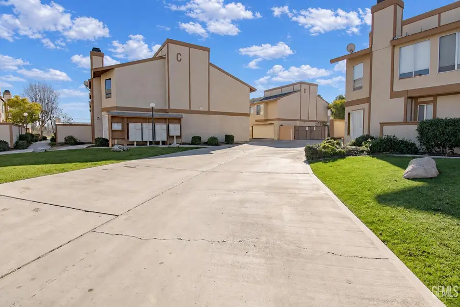 2600 CHANDLER COURT #25, Bakersfield, CA 93309 - #2