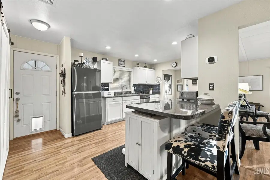 725 45TH STREET, Bakersfield, CA 93301 - #3