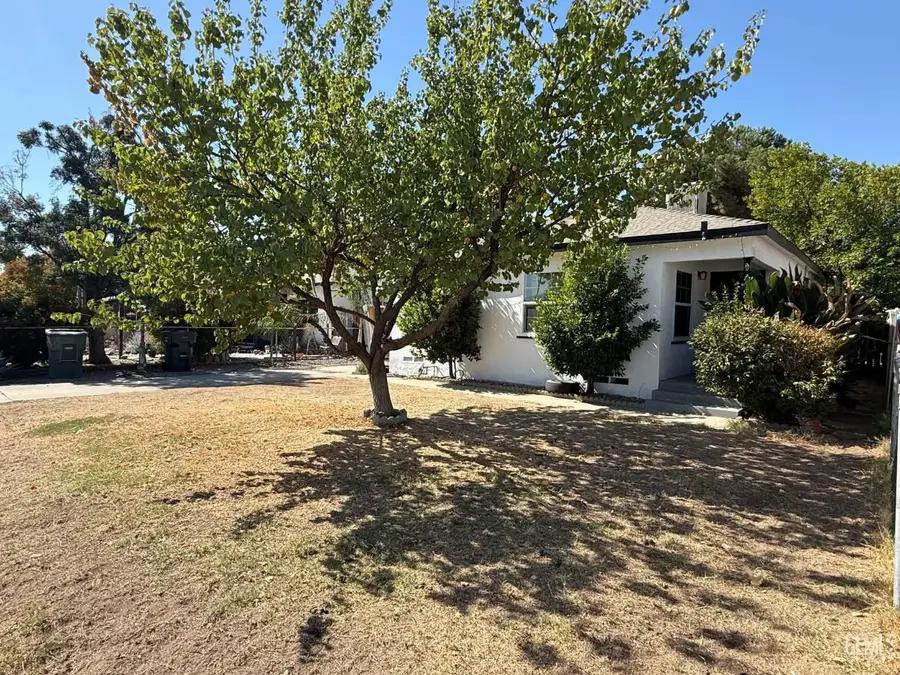 2609 CHARLESTON DRIVE, Bakersfield, CA 93308 - #2