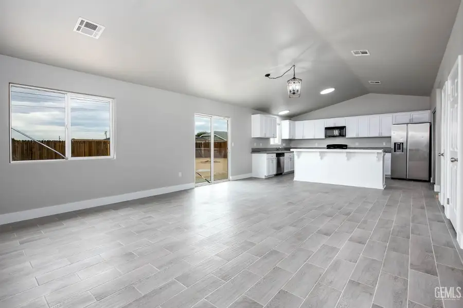 8172 JACARANDA AVENUE, California City, CA 93505 - #3
