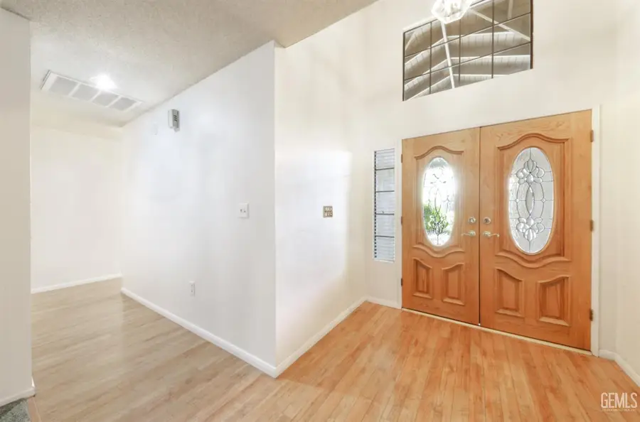 6808 AUTUMN RIDGE DRIVE, Bakersfield, CA 93306 - #2
