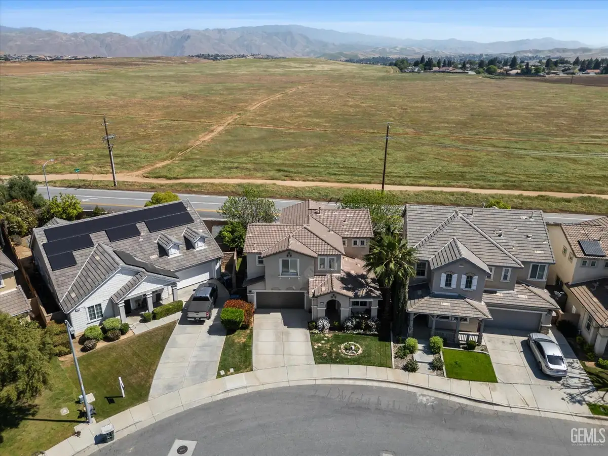 6119 PILAR WAY, Bakersfield, CA 93306 - #1