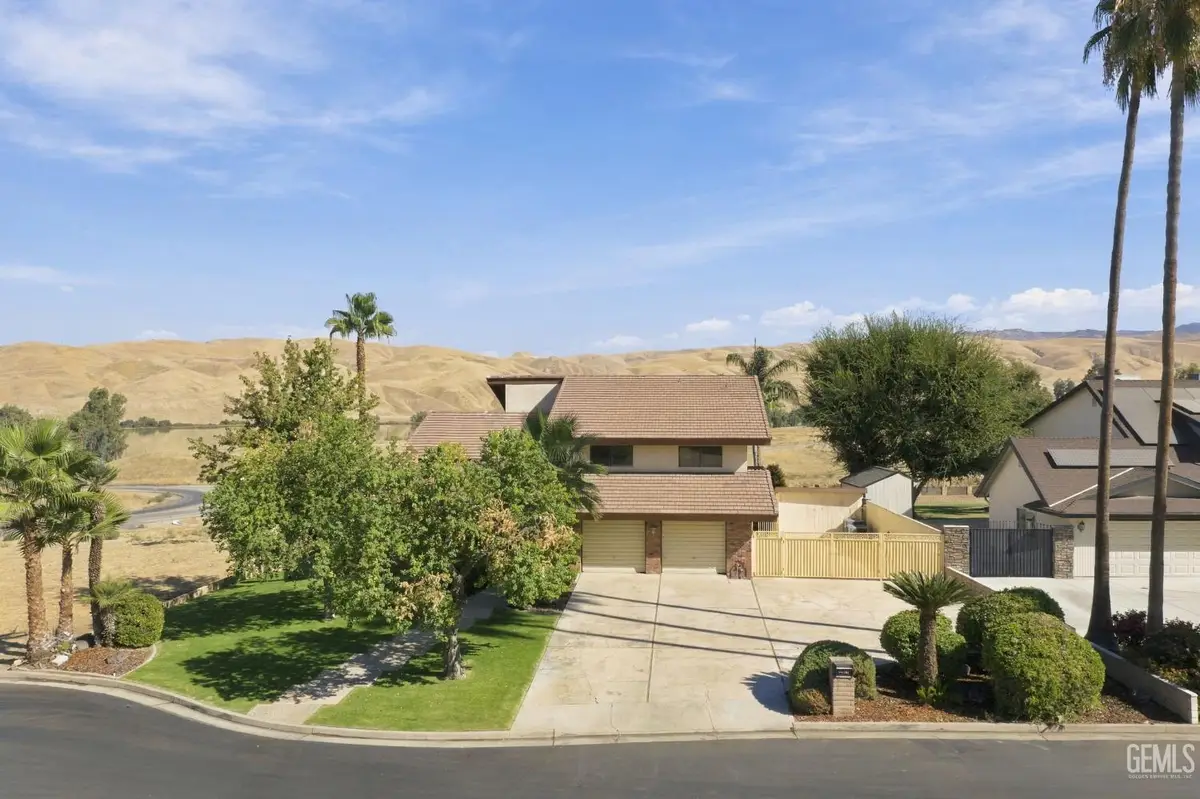 6107 ROUND UP WAY, Bakersfield, CA 93306 - #1