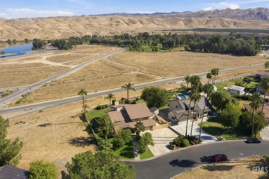 6107 ROUND UP WAY, Bakersfield, CA 93306 - #3