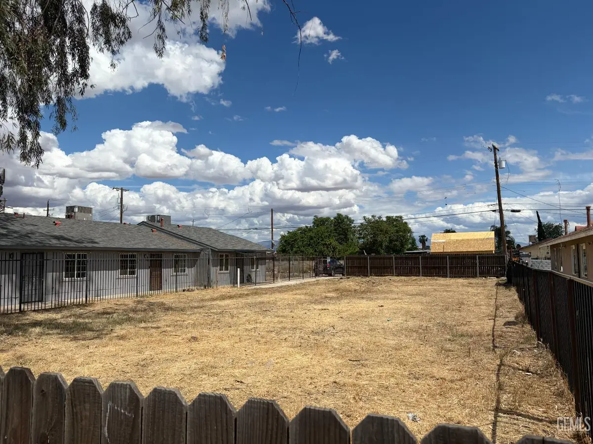 331 DR MARTIN L KING JR BOULEVARD, Bakersfield, CA 93307 - #1
